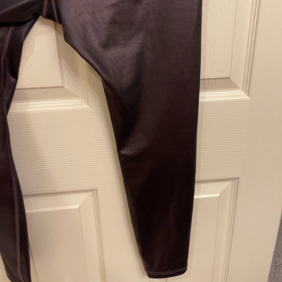 EUC Athleta Elation Shimmer Ultra High Rise 7/8 Tights Antique Burgundy Medium - Picture 6 of 7